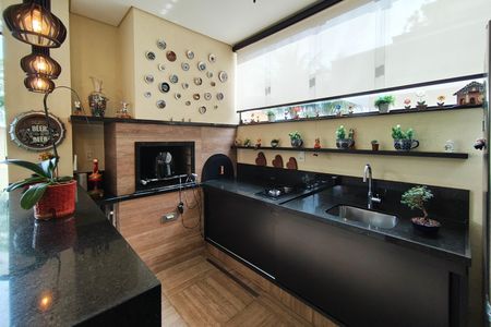 Casa de condomínio à venda com 384m², 4 quartos e 4 vagasÁrea gourmet