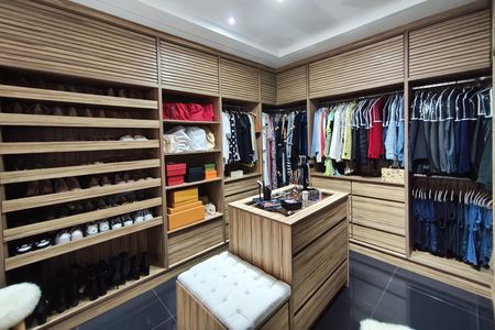 Casa de condomínio à venda com 384m², 4 quartos e 4 vagasCloset Suíte 3