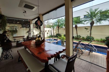 Casa de condomínio à venda com 384m², 4 quartos e 4 vagasÁrea gourmet