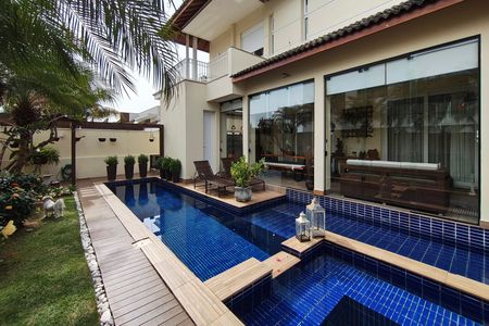 Casa de condomínio à venda com 384m², 4 quartos e 4 vagasQuintal - Piscina