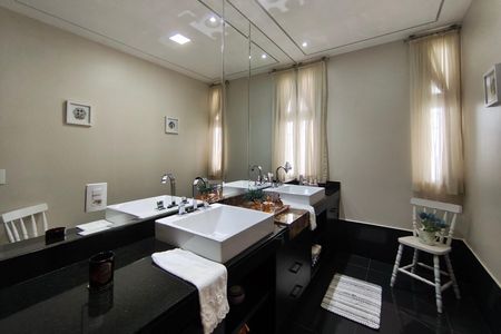 Casa de condomínio à venda com 384m², 4 quartos e 4 vagasBanheiro Suíte 3