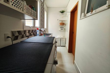 Casa de condomínio à venda com 384m², 4 quartos e 4 vagasÁrea de Serviço