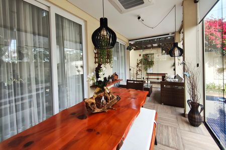 Casa de condomínio à venda com 384m², 4 quartos e 4 vagasÁrea gourmet