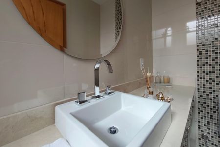 Casa de condomínio à venda com 384m², 4 quartos e 4 vagasBanheiro Suíte 2