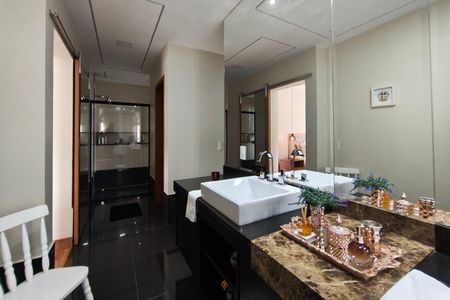 Casa de condomínio à venda com 384m², 4 quartos e 4 vagasBanheiro Suíte 3