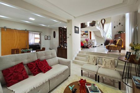 Casa de condomínio à venda com 384m², 4 quartos e 4 vagasSala de TV