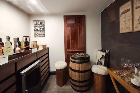 Casa de condomínio à venda com 384m², 4 quartos e 4 vagasAdega