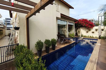 Casa de condomínio à venda com 384m², 4 quartos e 4 vagasQuintal - Piscina