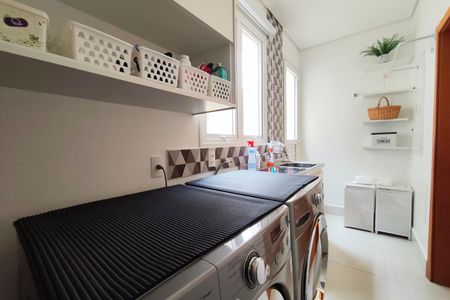 Casa de condomínio à venda com 384m², 4 quartos e 4 vagasÁrea de Serviço