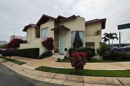 Casa de condomínio à venda com 384m², 4 quartos e 4 vagasFachada