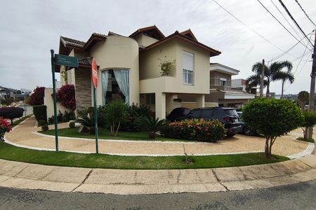 Casa de condomínio à venda com 384m², 4 quartos e 4 vagasFachada