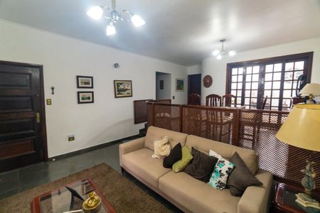 Casa à venda com 200m², 3 quartos e 2 vagas Casa à venda com 200m², 3 quartos e 2 vagasSala