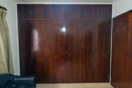 Casa à venda com 200m², 3 quartos e 2 vagas Casa à venda com 200m², 3 quartos e 2 vagasQuarto 2