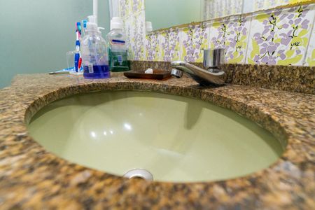 Casa à venda com 200m², 3 quartos e 2 vagas Casa à venda com 200m², 3 quartos e 2 vagasBanheiro Social