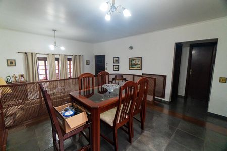 Casa à venda com 200m², 3 quartos e 2 vagas Casa à venda com 200m², 3 quartos e 2 vagasSala