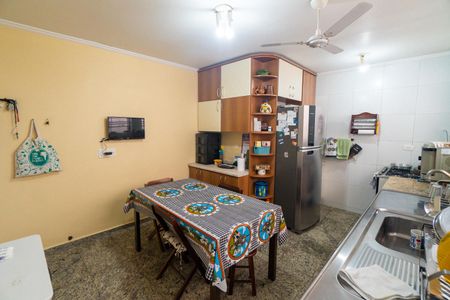 Casa à venda com 200m², 3 quartos e 2 vagas Casa à venda com 200m², 3 quartos e 2 vagasCozinha