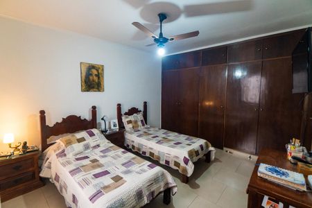 Casa à venda com 200m², 3 quartos e 2 vagas Casa à venda com 200m², 3 quartos e 2 vagasSuíte