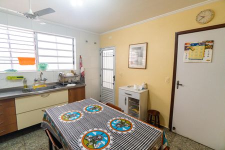 Casa à venda com 200m², 3 quartos e 2 vagas Casa à venda com 200m², 3 quartos e 2 vagasCozinha