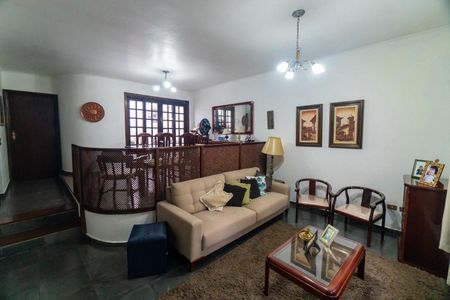 Casa à venda com 200m², 3 quartos e 2 vagas Casa à venda com 200m², 3 quartos e 2 vagasSala