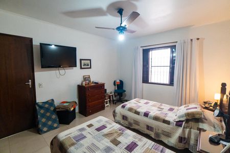 Casa à venda com 200m², 3 quartos e 2 vagas Casa à venda com 200m², 3 quartos e 2 vagasSuíte