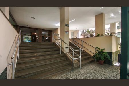 Apartamento à venda com 84m², 2 quartos e 1 vaga Apartamento à venda com 84m², 2 quartos e 1 vagaFachada e portaria