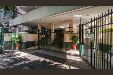 Apartamento à venda com 84m², 2 quartos e 1 vaga Apartamento à venda com 84m², 2 quartos e 1 vagaFachada e portaria