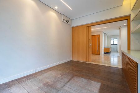 Apartamento à venda com 290m², 3 quartos e 5 vagasEscritório