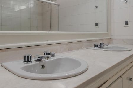 Apartamento à venda com 240m², 3 quartos e 1 vagaBanheiro da Suíte