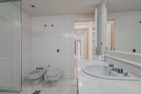 Apartamento à venda com 240m², 3 quartos e 1 vagaBanheiro da Suíte