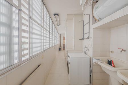 Apartamento à venda com 240m², 3 quartos e 1 vagaÁrea de Serviço