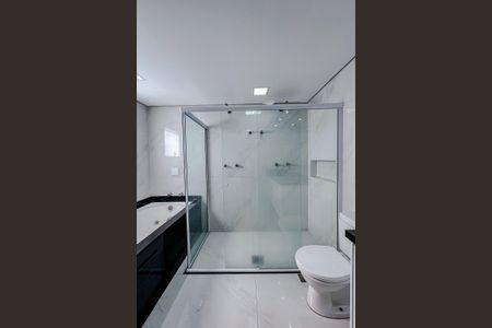 Apartamento à venda com 190m², 3 quartos e 4 vagasBanheiro da Suíte 1