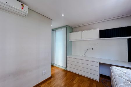 Apartamento à venda com 190m², 3 quartos e 4 vagasSuíte 2
