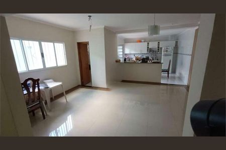 Casa para alugar com 220m², 2 quartos e 2 vagas