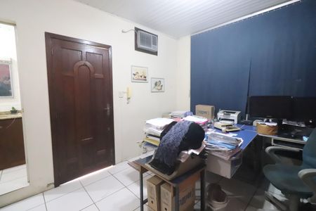 Casa à venda com 196m², 3 quartos e 2 vagasEscritório