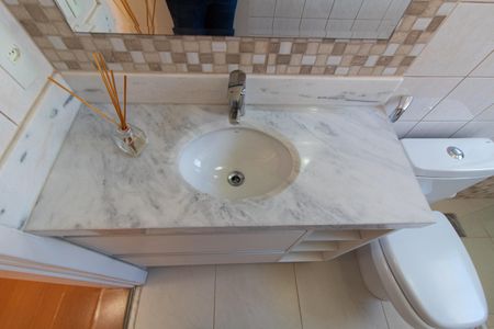 Casa de condomínio à venda com 275m², 4 quartos e 4 vagasBanheiro Social