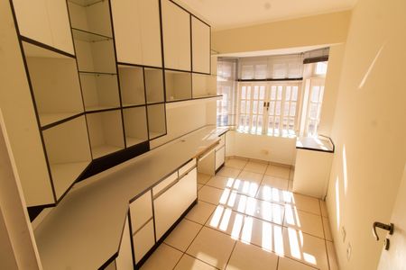 Casa de condomínio à venda com 275m², 4 quartos e 4 vagasEscritório