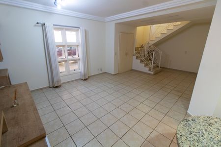 Casa de condomínio à venda com 275m², 4 quartos e 4 vagasSala de TV