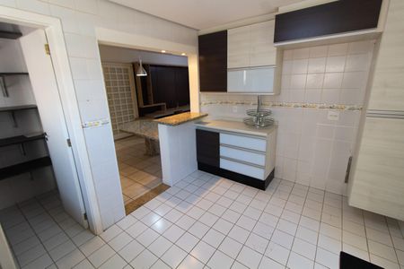 Casa de condomínio à venda com 275m², 4 quartos e 4 vagasCozinha