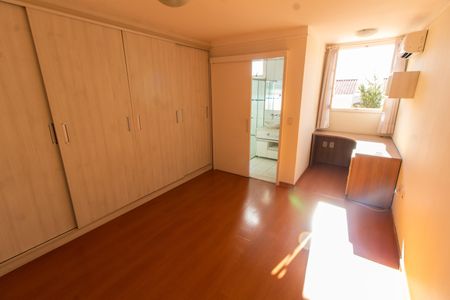 Casa de condomínio à venda com 275m², 4 quartos e 4 vagas Suite 2