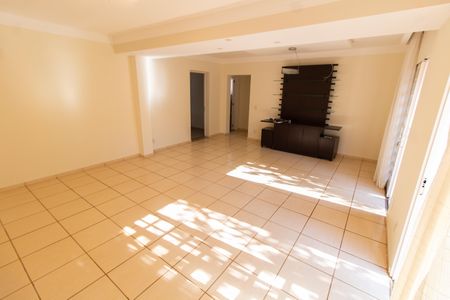 Casa de condomínio à venda com 275m², 4 quartos e 4 vagasSala