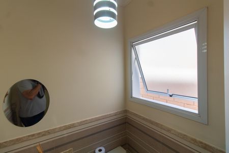 Casa de condomínio à venda com 275m², 4 quartos e 4 vagasLavabo