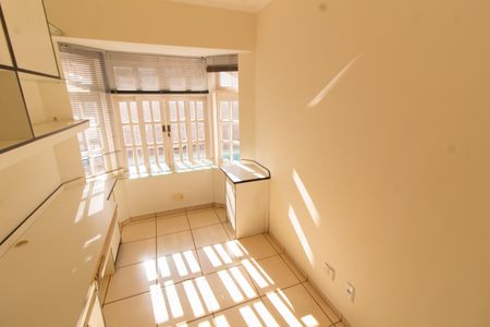 Casa de condomínio à venda com 275m², 4 quartos e 4 vagasEscritório