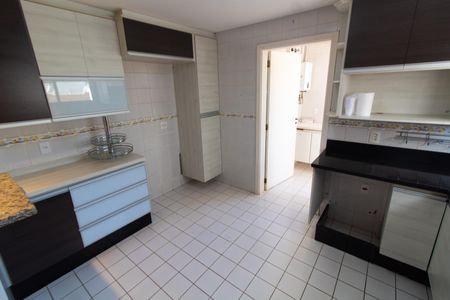 Casa de condomínio à venda com 275m², 4 quartos e 4 vagasCozinha