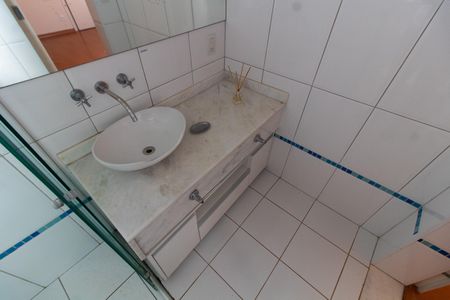 Casa de condomínio à venda com 275m², 4 quartos e 4 vagasBanheiro/ Suite 2