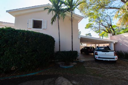 Casa de condomínio à venda com 275m², 4 quartos e 4 vagasFachada