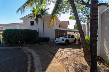Casa de condomínio à venda com 275m², 4 quartos e 4 vagasFachada