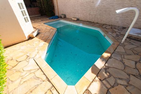 Casa de condomínio à venda com 275m², 4 quartos e 4 vagasÁrea Externa