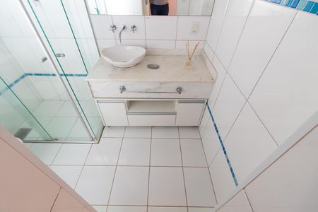 Casa de condomínio à venda com 275m², 4 quartos e 4 vagasBanheiro/ Suite 2