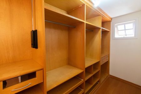 Casa de condomínio à venda com 275m², 4 quartos e 4 vagasCloset/Suite 3