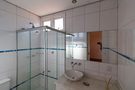 Casa de condomínio à venda com 275m², 4 quartos e 4 vagasBanheiro/ Suite 2